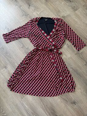 Roz&Ali Women’s Fuchsia, Navy,Tan Geometric Print Faux Wrap Belted Dress Size 1X